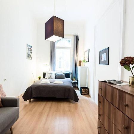 Cosy And Central Apartment With 4 Bedrooms And A/C Budapešť Exteriér fotografie